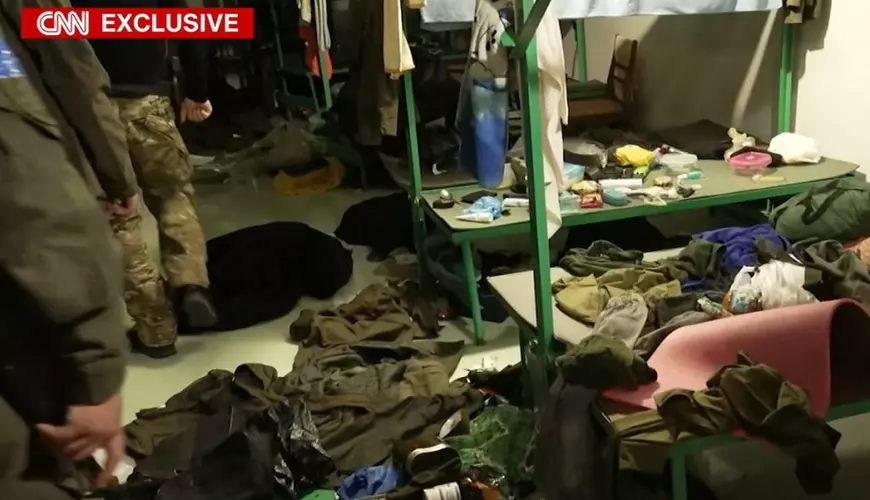 „Au luat praf radioactiv cu ei!”. Imagini din încăperile unde au stat soldații ruși, în centrala nucleară de la Cernobîl