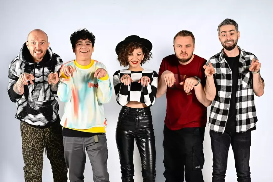 Emisiunea „România are roast” începe în curând la Antena 1. Micutzu, prezentatorul show-ului. Ce vedete vor mai urca pe scenă