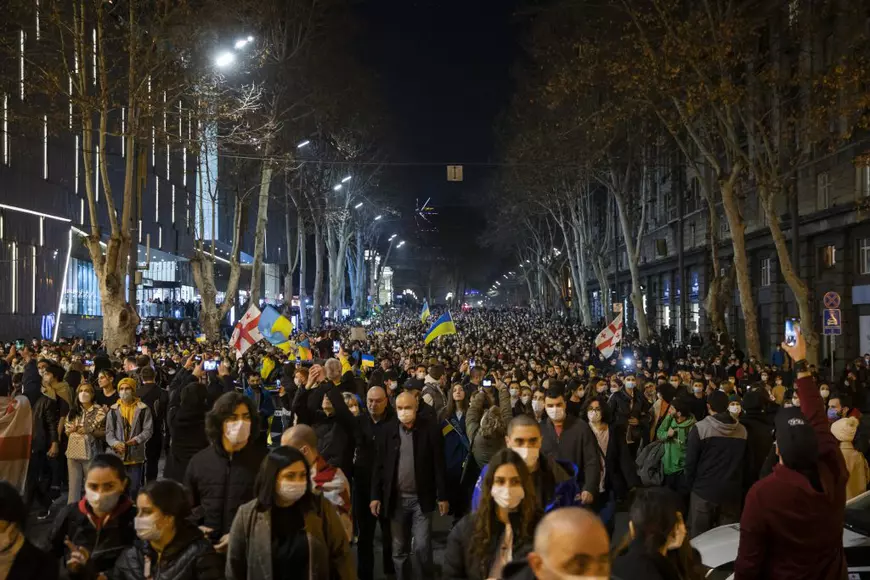 Corespondență din Georgia. Avertisment pentru România: „Libertățile se pierd gradual, ca să nu te trezești într-o dimineață și să realizezi: «Doamne, trăiesc în Rusia»”