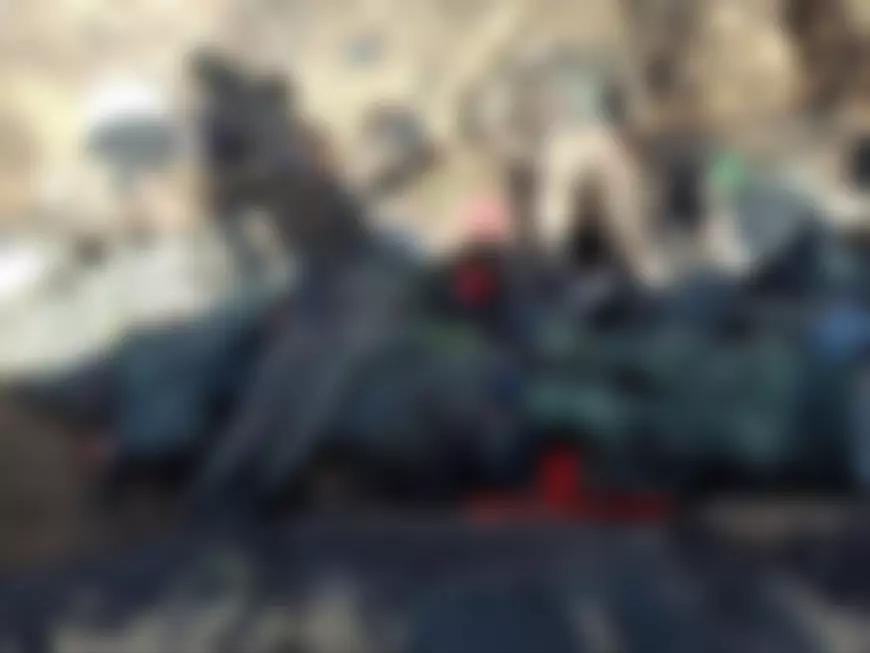 Rușii aruncă în gropi comune soldații ucraineni pe care îi ucid în Donbas: „Nu e timp să ne ocupăm corect de morți”