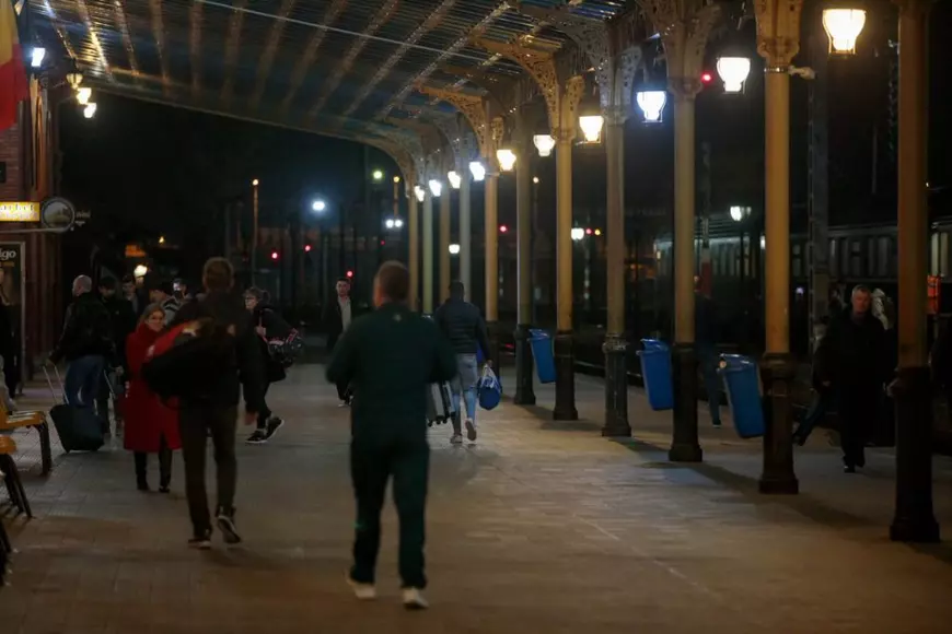 REPORTAJ din gara Suceava. În noaptea de Înviere, 10 refugiați s-au urcat în tren și s-au întors acasă: „Oamenii ne-au spus că suntem nebuni să mergem acum în Ucraina. Dar inima...”