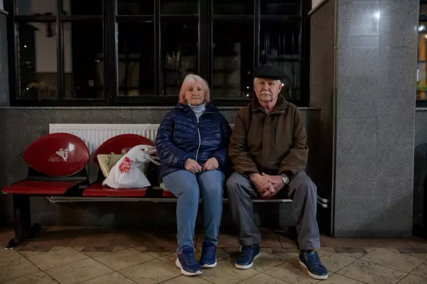 REPORTAJ din gara Suceava. În noaptea de Înviere, 10 refugiați s-au urcat în tren și s-au întors acasă: „Oamenii ne-au spus că suntem nebuni să mergem acum în Ucraina. Dar inima...”