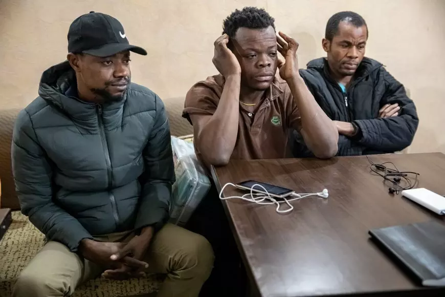 „Nici în Ghana nu am fi pățit așa ceva”. Povestea africanilor care spun că au fost plătiți mai prost ca acasă după mai bine de o lună de muncă pe șantierul din București al unui celebru luptător de K1