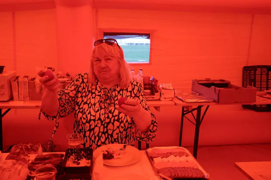 Reportaj. Toți oamenii colonelului Tăuteanu din tabăra de refugiați de la Rădăuți: „Paștele se face în familie. Sunteți familia noastră acum”