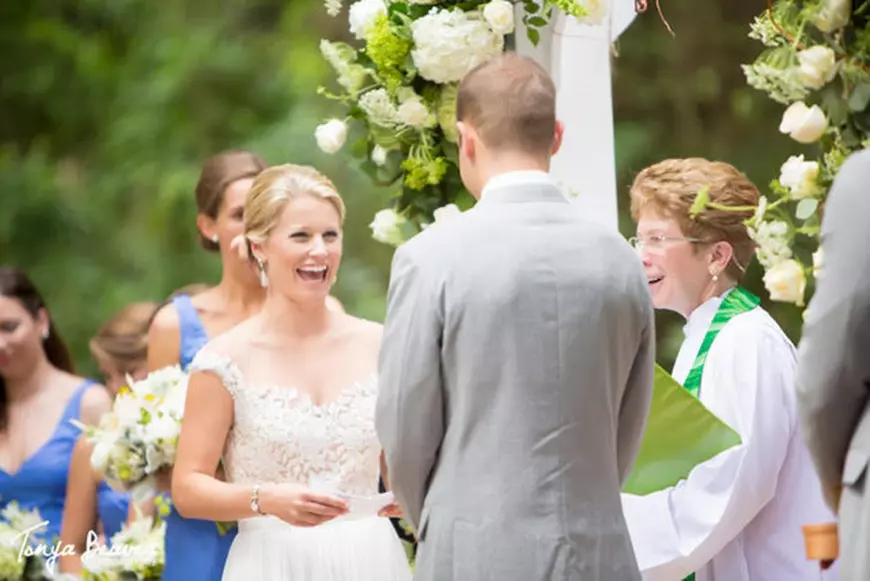 INTERVIU. „Nu cred într-o biserică ce nu poate primi pe toată lumea”. Lupta unei americance care vrea ca Vaticanul să accepte femeile-preot