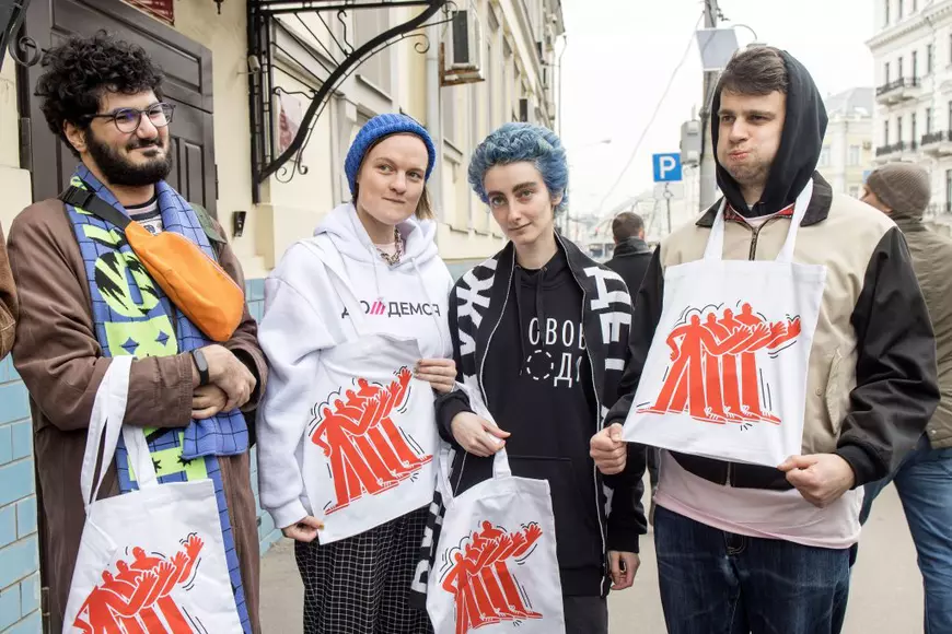 Fără frică. Ce a spus în fața judecătorilor o studentă din Rusia, arestată la domiciliu de un an de zile, care are voie să iasă din casă doar între 8 și 10 dimineața