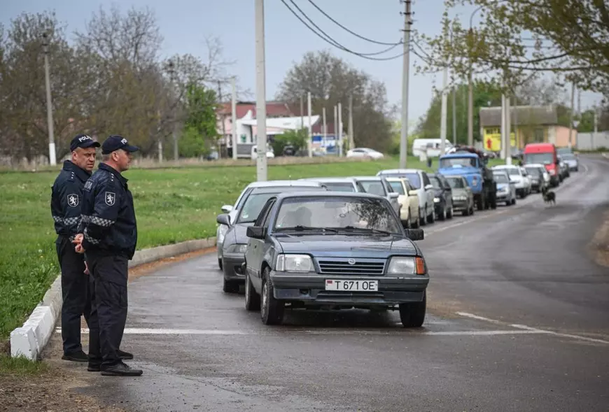 Profesori din școlile românești din Transnistria, provincie aflată în cod roșu de alertă teroristă: „Oamenii pleacă din regiune, noi rămânem alături de elevii noștri”