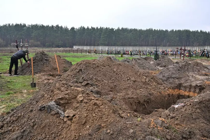 Mici săgeți metalice înfipte în capul și pieptul victimelor masacrului rusesc de la Bucha: „Au ucis zeci de civili!”