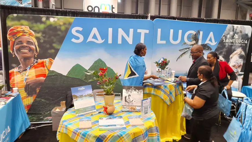 Cum au arătat standurile altor țări la târgul din New York, unde România s-a promovat prin poze prinse de perdea