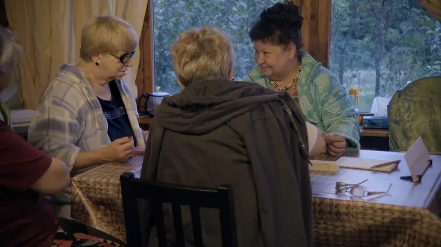 Documentarul românesc despre prietenie și frumusețe la 70 de ani. Regizor: „Bunica mi-a spus: «Să ţii minte că bătrâneţea trebuie să ţi-o pregăteşti»”