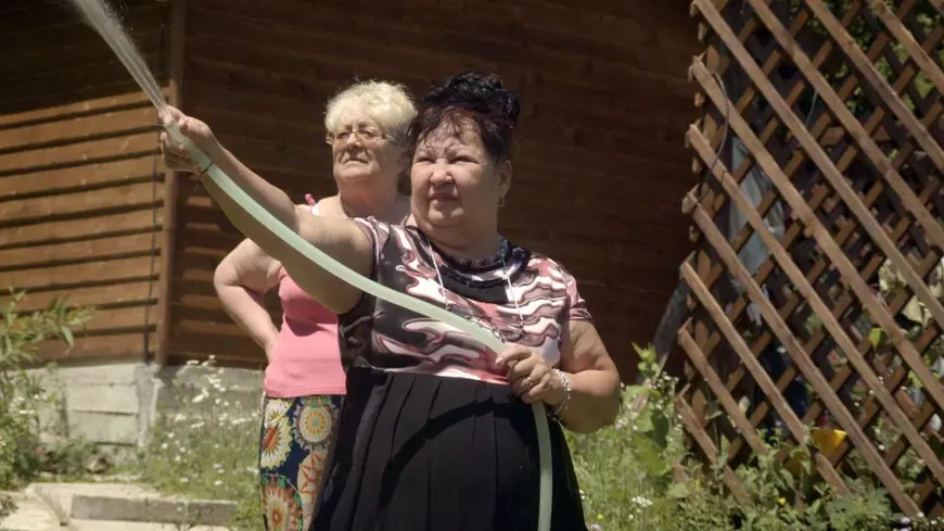 Documentarul românesc despre prietenie și frumusețe la 70 de ani. Regizor: „Bunica mi-a spus: «Să ţii minte că bătrâneţea trebuie să ţi-o pregăteşti»”