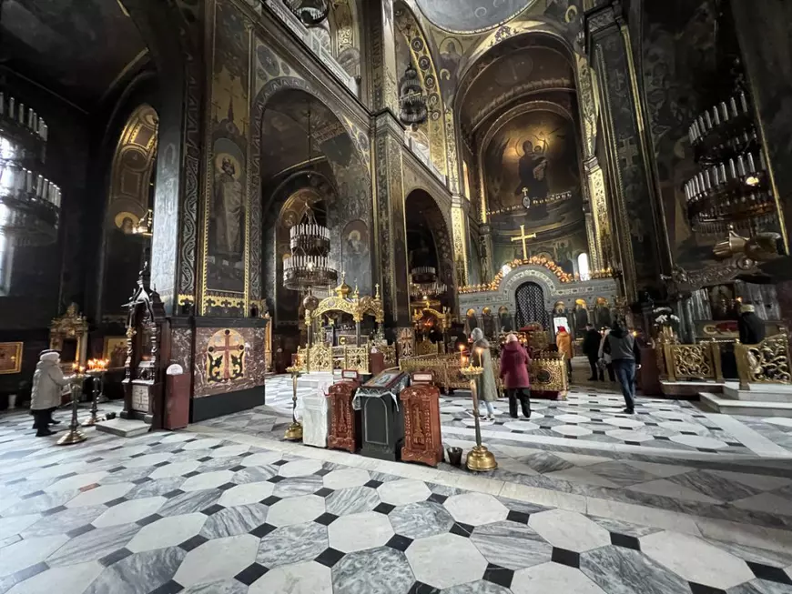 CORESPONDENȚĂ DIN KIEV. În așteptarea Învierii printre baricade, soldați înarmați și alarme, un preot are un mesaj pentru români: „Ne-ați ajutat enorm. Și nu vom uita asta niciodată”