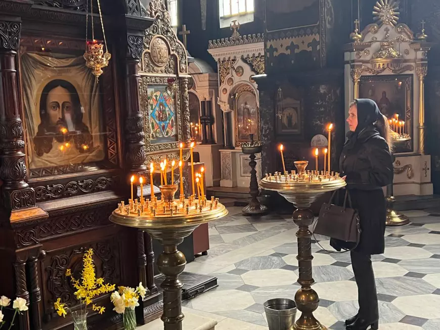 CORESPONDENȚĂ DIN KIEV. În așteptarea Învierii printre baricade, soldați înarmați și alarme, un preot are un mesaj pentru români: „Ne-ați ajutat enorm. Și nu vom uita asta niciodată”