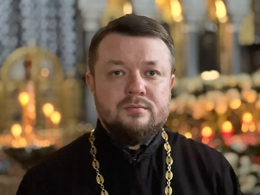 CORESPONDENȚĂ DIN KIEV. În așteptarea Învierii printre baricade, soldați înarmați și alarme, un preot are un mesaj pentru români: „Ne-ați ajutat enorm. Și nu vom uita asta niciodată”