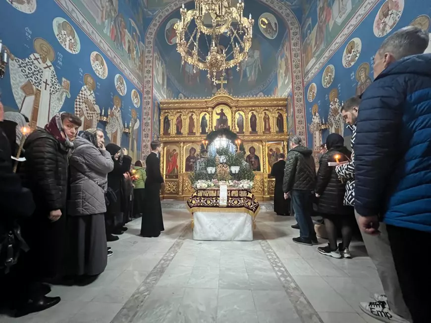 CORESPONDENȚĂ DIN KIEV. În așteptarea Învierii printre baricade, soldați înarmați și alarme, un preot are un mesaj pentru români: „Ne-ați ajutat enorm. Și nu vom uita asta niciodată”