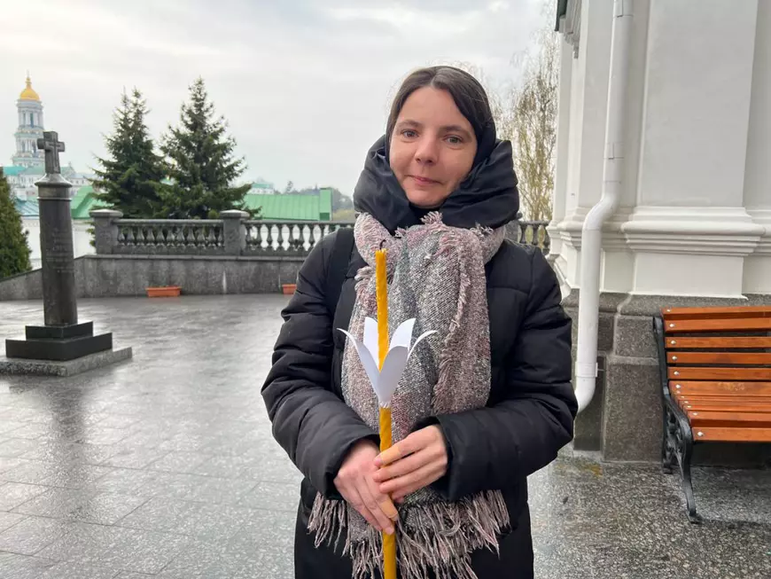 CORESPONDENȚĂ DIN KIEV. În așteptarea Învierii printre baricade, soldați înarmați și alarme, un preot are un mesaj pentru români: „Ne-ați ajutat enorm. Și nu vom uita asta niciodată”