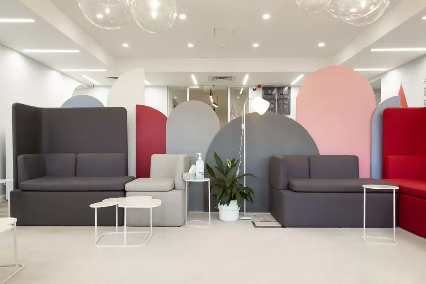 Academia Europeană pentru Asistenți Medicali dispune de manechine umanoide robotice de ultimă generație care imită simptomele studiate, clinice sau cronice și care au circuite interne de lichide, fapt ce permite simularea recoltării de probe biologice