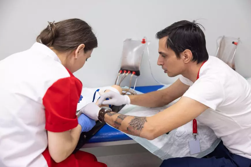 Academia Europeană pentru Asistenți Medicali dispune de manechine umanoide robotice de ultimă generație care imită simptomele studiate, clinice sau cronice și care au circuite interne de lichide, fapt ce permite simularea recoltării de probe biologice