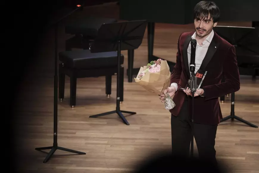 Cei mai mulți vor pe scenă, el a ales să compună. Cum a ajuns un român să fie desemnat „Compozitorul Anului” la Oscarurile muzicii clasice