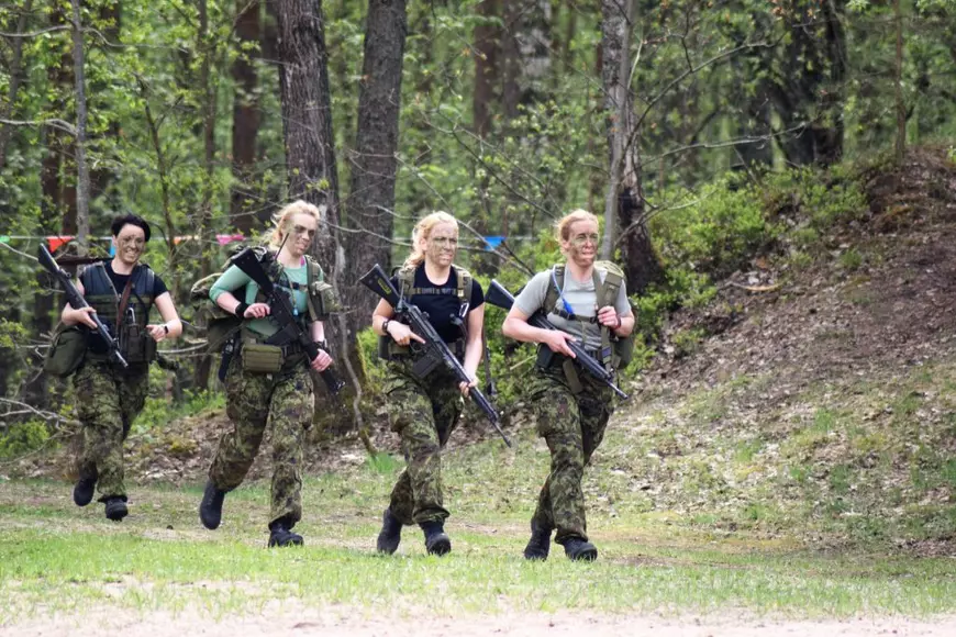 „Dacă locuiești lângă o țară psihopată, nu te poți baza pe idei pacifiste”. Două femei din Estonia explică pentru Libertatea cum au ajuns să facă instrucție pentru un război