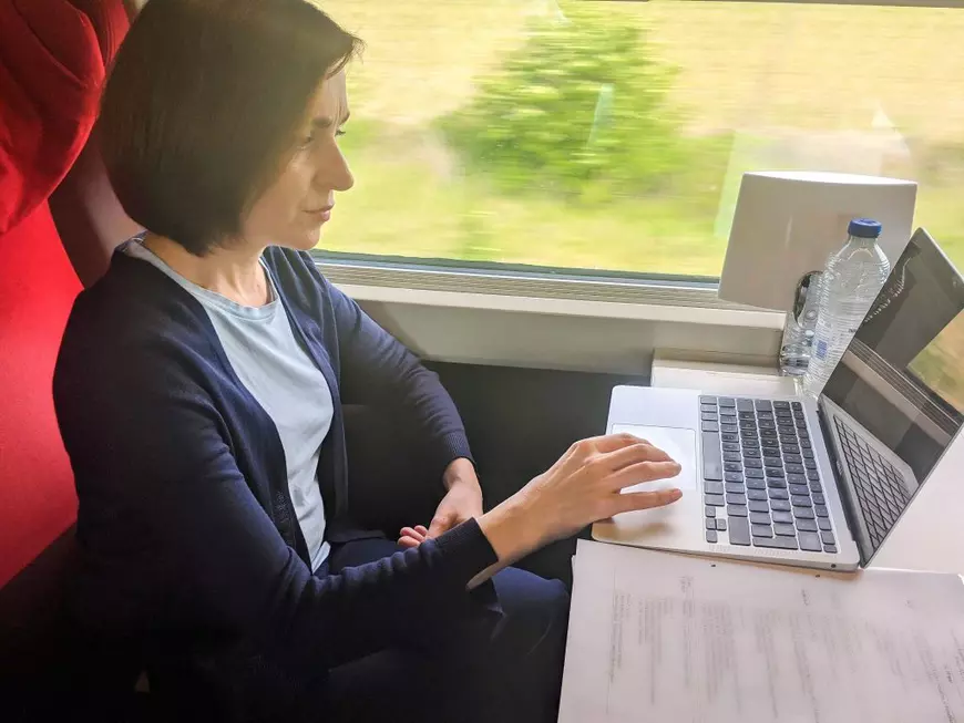 De ce ne fascinează că Maia Sandu călătorește cu low-cost-ul și ce declara lidera de la Chișinău acum trei ani, la Iași