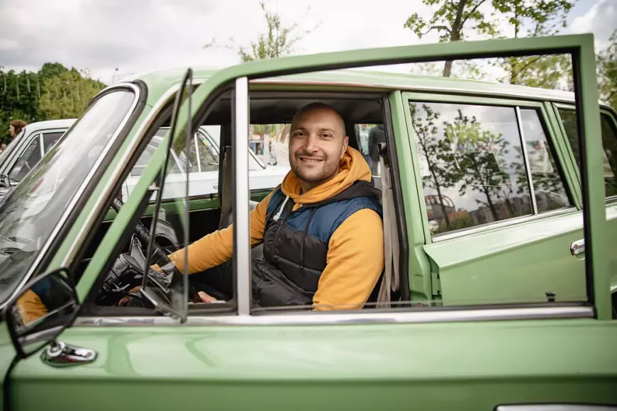 Ford interbelic, Cadillac de după Primul Război și Dacia 1300 din comunism. Expoziția de mașini retro, între nostalgie și rezistența la bolizii de azi