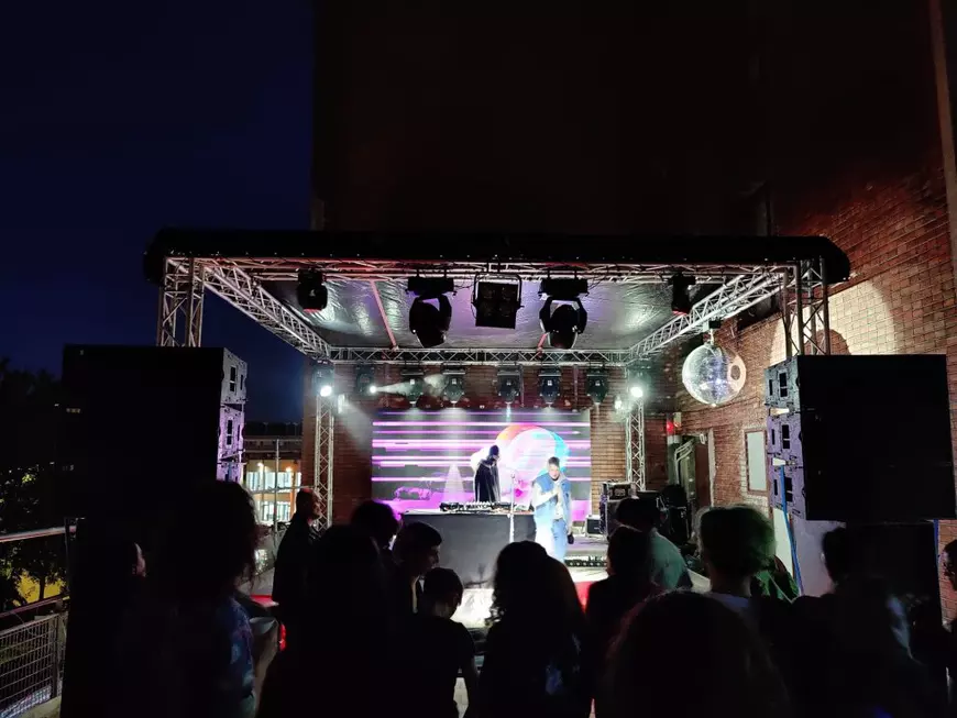 REPORTAJ. De ce se aud manele, trap și muzică electronică din Piața Obor: „Pusesem de mult timp ochii pe spațiul ăsta”