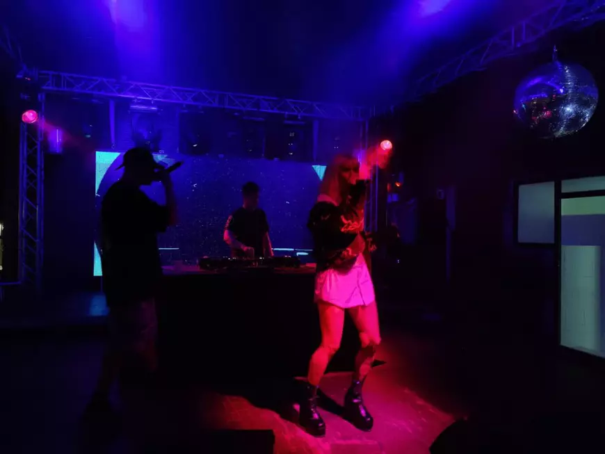 REPORTAJ. De ce se aud manele, trap și muzică electronică din Piața Obor: „Pusesem de mult timp ochii pe spațiul ăsta”