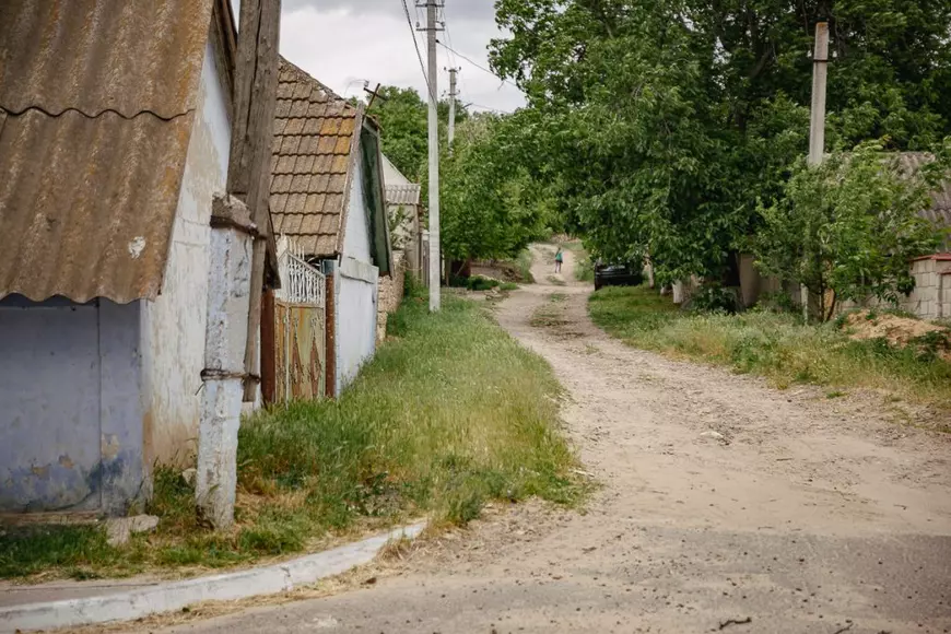 CORESPONDENȚĂ: Ce-i face pe unii moldoveni de lângă Transnistria să spună că „dacă începe rusul, noi ridicăm mâinile-n sus. Ne dăm cu Rusia”?