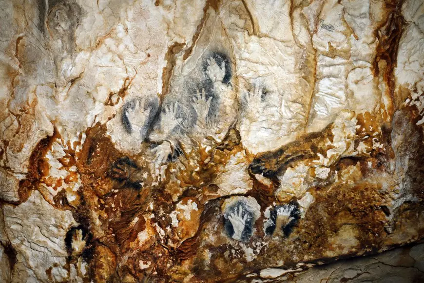 Cursă contracronometru pentru salvarea creațiilor dintr-o peșteră subacvatică din Epoca de Piatră, de pe litoralul francez