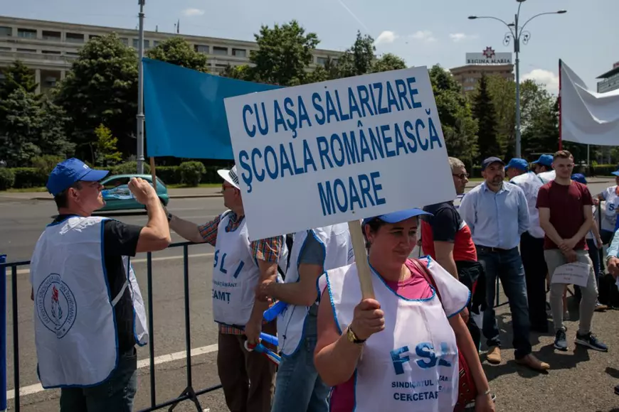 5.000 de lei pe lună pentru un debutant. Atât cred profesorii că ar fi un salariu corect