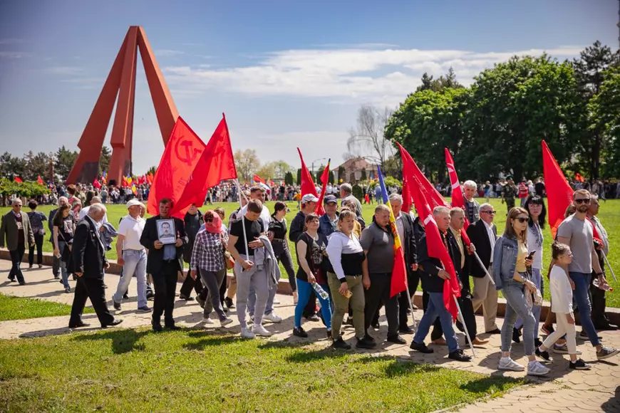 Corespondență de la Chișinău. Cum au sărbătorit zeci de mii de moldoveni Ziua Victoriei, între nostalgia față de URSS și propaganda Moscovei. „Pentru limba română, mergeți în România”