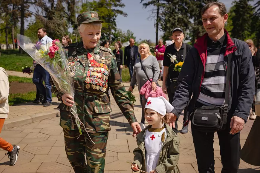 Corespondență de la Chișinău. Cum au sărbătorit zeci de mii de moldoveni Ziua Victoriei, între nostalgia față de URSS și propaganda Moscovei. „Pentru limba română, mergeți în România”