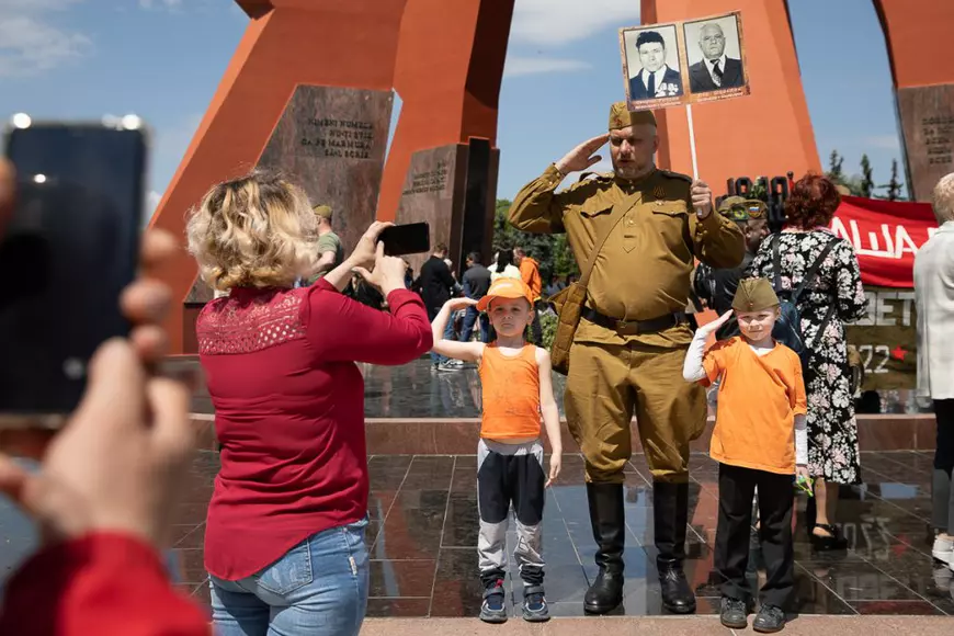 Corespondență de la Chișinău. Cum au sărbătorit zeci de mii de moldoveni Ziua Victoriei, între nostalgia față de URSS și propaganda Moscovei. „Pentru limba română, mergeți în România”