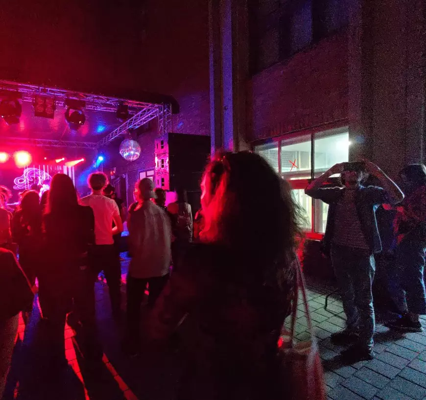 REPORTAJ. De ce se aud manele, trap și muzică electronică din Piața Obor: „Pusesem de mult timp ochii pe spațiul ăsta”