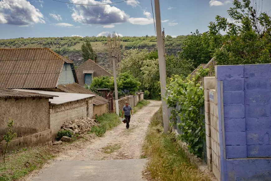 CORESPONDENȚĂ: Ce-i face pe unii moldoveni de lângă Transnistria să spună că „dacă începe rusul, noi ridicăm mâinile-n sus. Ne dăm cu Rusia”?