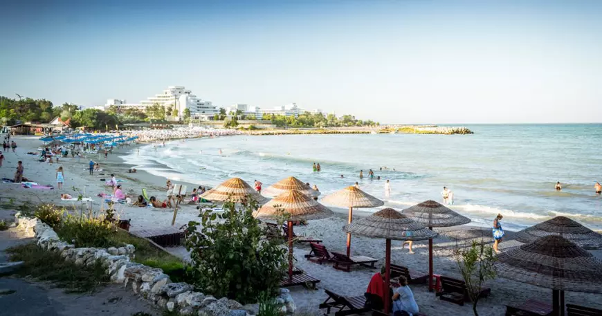 Pe români îi așteaptă cele mai scumpe concedii din ultimii 30 de ani. Cât costă o vacanță pe Litoral, la cât a ajuns în Grecia și ce destinații exotice s-au ieftinit