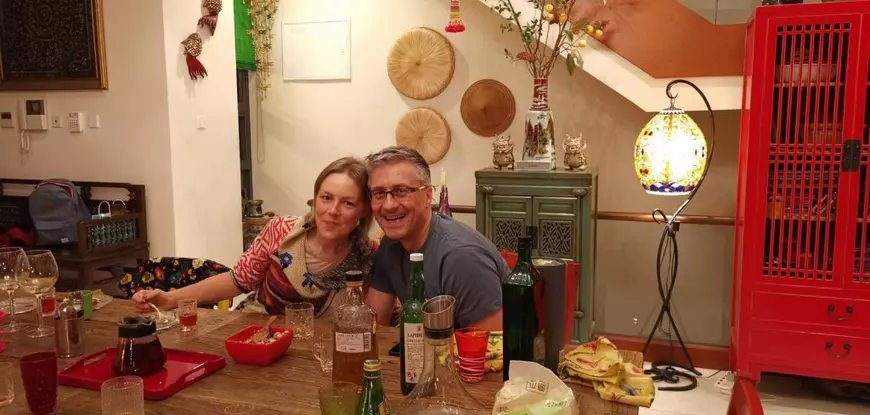 Exclusiv | 55 zile de izolare în Shanghai. Viața unui român în orașul în care oamenii cu Covid sunt luați din stradă și trimiși în centre de carantinare