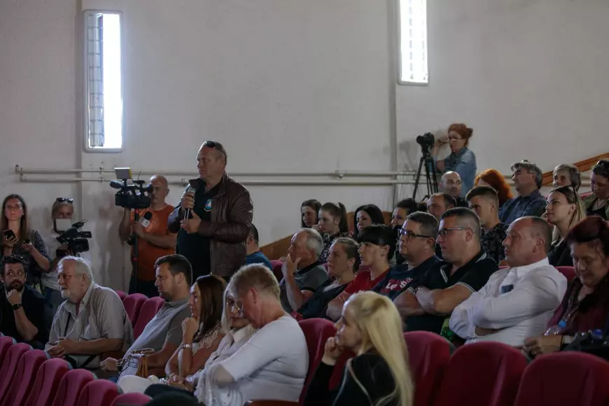 Întâlnire multietnică intensă la proiecția filmului lui Mungiu în Harghita: „Venisem pregătită să apăr onoarea Ditrăului, dar mi-am dat seama că nu am de ce să mă simt lezată”