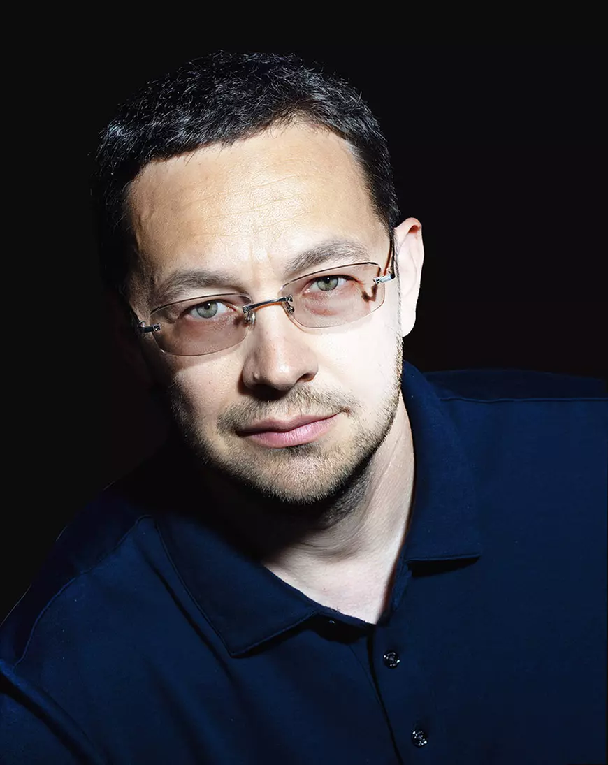 Cozi mari la benzină în Cernăuți. „Schimb un kilogram de sare pe o canistră de benzină”. Viața din Ucraina, o previzualizare a crizei globale?