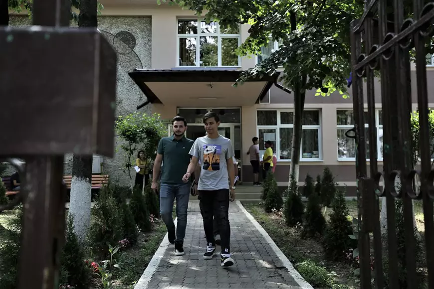 Părinții din Dâmbovița, despre rezultatele la Evaluarea națională. Aici corectarea s-a făcut online. „Au tăiat în carne vie. N-avem niciun 10 în tot județul”