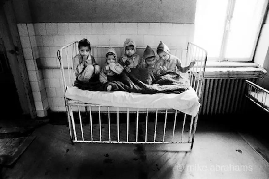  „Mama a murit în 1981 pentru că a vrut să avorteze acasă”. Ce ar fi putut să învețe americanii din istoria recentă a României comuniste