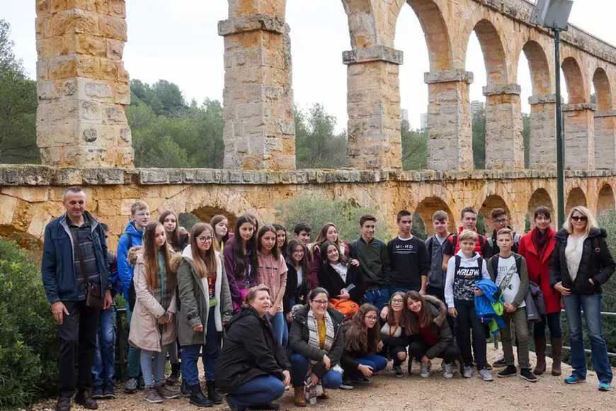 Directorul dintr-o comună din Arad care și-a făcut școală ca la oraș. „Profesorul nu-i mai privește pe elevi ca pe o turmă: lucrez cu cei care știu, pe ceilalți îi trec”