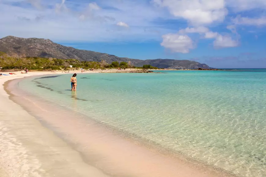 Cinci plaje de poveste. Destinația perfectă pentru o vară fierbinte, cu nisip fin și apă cristalină, locul ideal pentru sute de like-uri