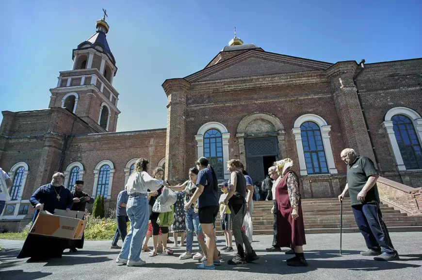 Cozi mari la benzină în Cernăuți. „Schimb un kilogram de sare pe o canistră de benzină”. Viața din Ucraina, o previzualizare a crizei globale?