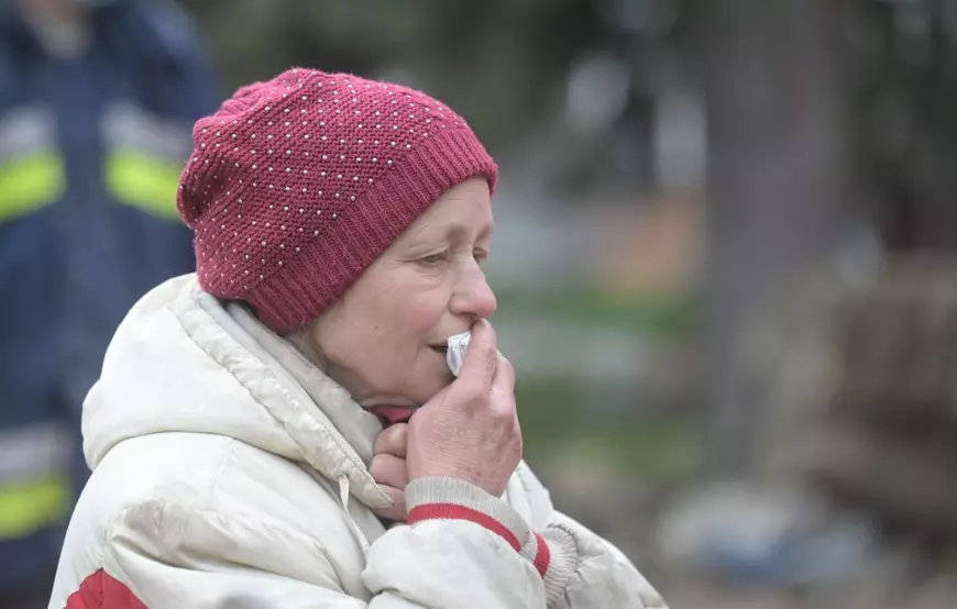 Trupurile civililor uciși în Mariupol putrezesc pe străzi sau în morminte improvizate de vecini: „Nu-l voi găsi niciodată pe tata”