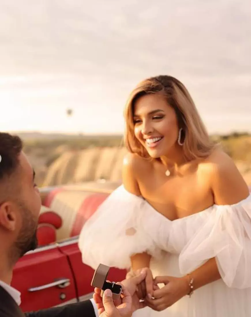 Culiță Sterp și-a cerut iubita în căsătorie. Cei doi s-au logodit în Turcia, în timpul filmărilor noului videoclip
