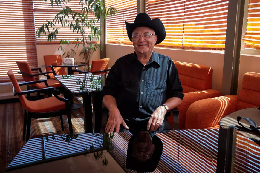 Interviu cu legenda Buena Vista Social Club, chitaristul Eliades Ochoa: „Pe vremuri cântam pentru a trăi. Acum vreau să trăiesc pentru a mai cânta lumii”