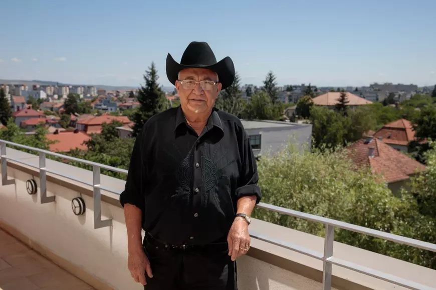 Interviu cu legenda Buena Vista Social Club, chitaristul Eliades Ochoa: „Pe vremuri cântam pentru a trăi. Acum vreau să trăiesc pentru a mai cânta lumii”