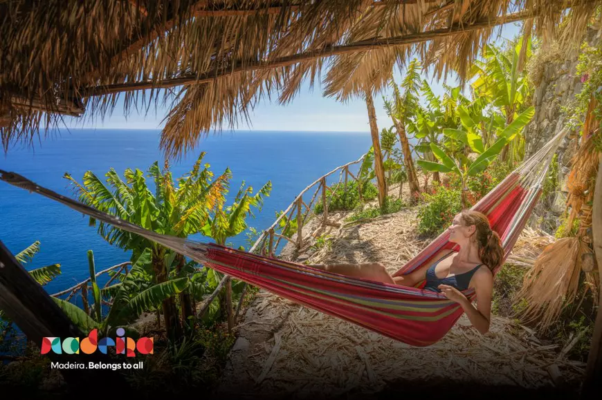 Pe cont propriu sau cu agentul de turism în vacanță?